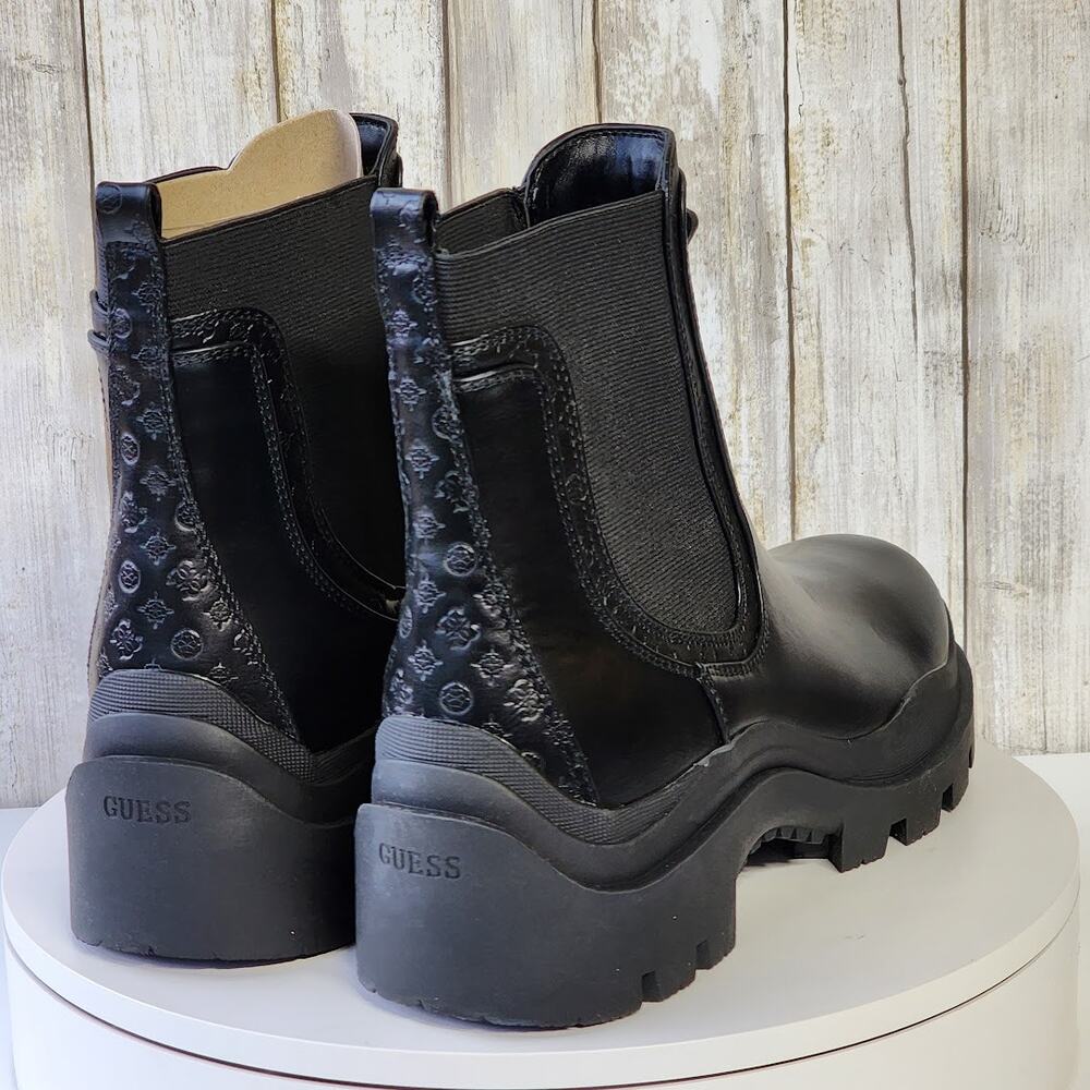 NEW - GUESS Women's Yesses Triple Triangle Lug Sole Chelsea Boots- Size 10 M - Picture 3 of 9